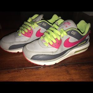 Nike Airmax size 6 but fit like a size 7.